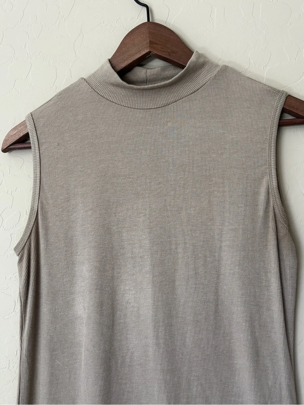 Truth by Republic Ribbed Mock-Neck Tank in Taupe Size M - Picture 3 of 5